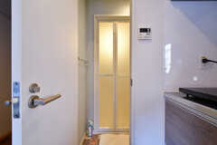 キッチンの隣はバスルームです。(2023-01-10,共用部,BATH,1F)