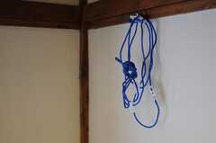 部屋干しできるように、洗濯ロープが用意されています。(2011-11-17,専有部,ROOM,2F)