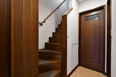 階段の様子。シェアハウスは2〜3階です。(2022-03-22,共用部,OTHER,1F)