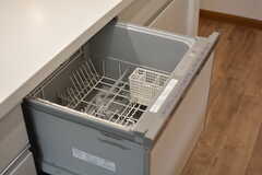 食器洗浄機の様子。(2022-03-22,共用部,KITCHEN,2F)