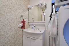 脱衣室に設置された洗面台。(2022-03-22,共用部,WASHSTAND,2F)