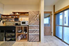 冷蔵庫はカッティングシートでアレンジされています。(2021-08-05,共用部,KITCHEN,1F)