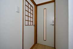 専有部のドア。左が203号室、右が204号室です。(2021-01-04,専有部,ROOM,2F)