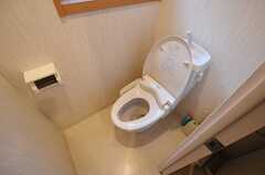 トイレの様子。ウォシュレット付きです。(2013-11-21,共用部,OTHER,1F)