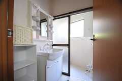 脱衣室の様子。洗面台が設置されています。(2013-05-06,共用部,BATH,1F)