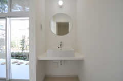 専有部内の洗面台の様子。（105号室）(2011-03-11,共用部,TOILET,1F)