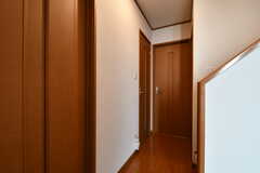 廊下の様子。突き当たり左のドアがトイレです。(2020-09-11,共用部,OTHER,1F)