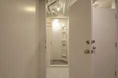 シャワールームの脱衣室の様子。(2014-03-28,共用部,BATH,2F)