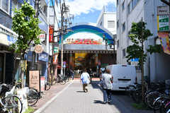 蒲田駅へのルートは、アーケード商店街を通るのが便利。(2023-05-16,共用部,ENVIRONMENT,1F)