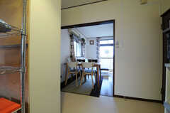 キッチン側から見たリビングの様子。(2013-04-18,共用部,LIVINGROOM,1F)