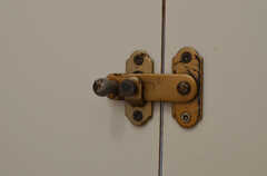 トイレの内鍵の様子。(2013-04-18,共用部,TOILET,2F)