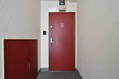 ユニットの玄関ドア。306、307号室の共用です。(2020-01-31,周辺環境,ENTRANCE,3F)