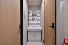 廊下に設置された洗面台。(2020-01-31,共用部,WASHSTAND,3F)