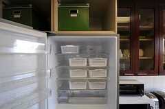 冷蔵庫の内部は、部屋ごとに使えるスペースが分かれています。(2011-10-04,共用部,KITCHEN,5F)