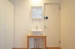全室に洗面台が設置されています。（201号室）(2016-03-17,専有部,ROOM,2F)