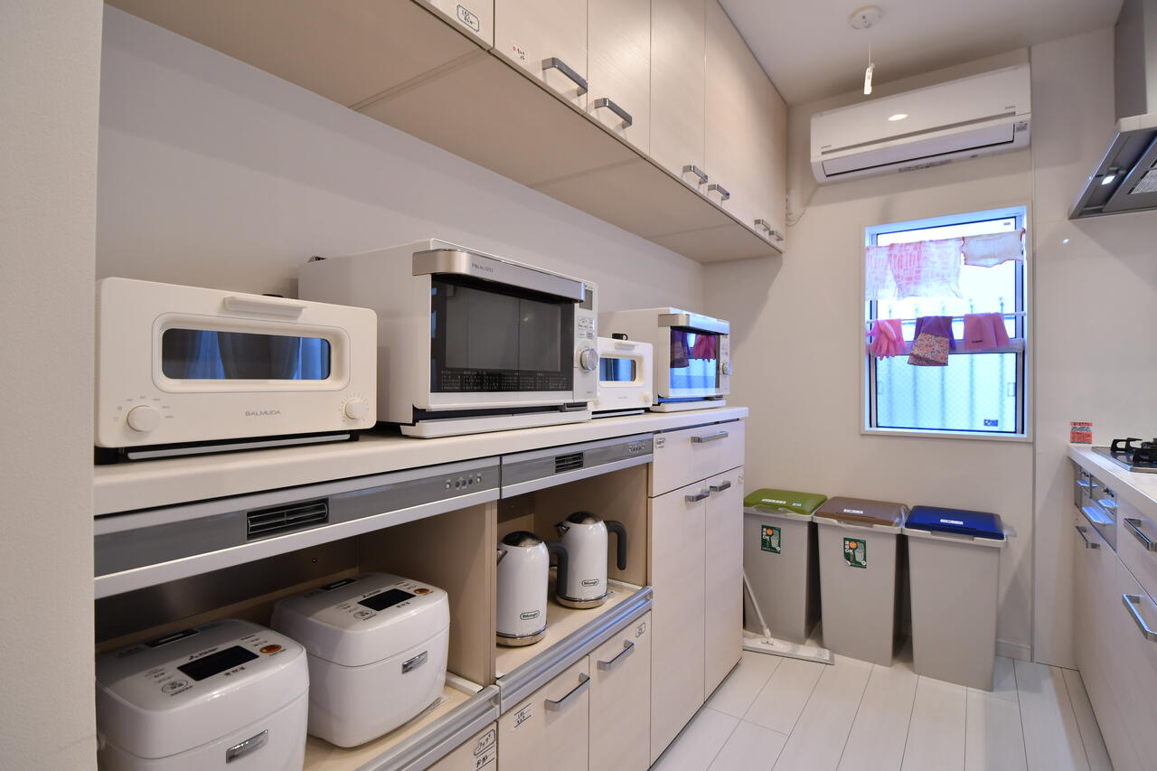 バルミューダのオーブントースターが2台設置されています。|2F キッチン