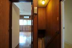 階段の隣に204号室があります。(2013-07-02,共用部,OTHER,2F)