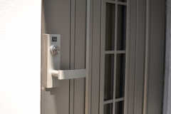 玄関の鍵の様子。(2012-10-22,周辺環境,ENTRANCE,1F)