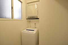 洗濯機と乾燥機の様子。(2011-09-15,共用部,LAUNDRY,1F)