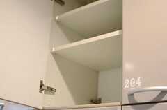 キッチンの収納は部屋ごとに使用できるスペースが決められています。(2013-04-09,共用部,OTHER,1F)