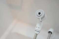 洗面台はシャワー水栓付きです。(2013-04-09,共用部,OTHER,1F)
