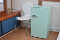 冷蔵庫はちょっぴりレトロなデザイン。きれいな色です。（202号室）(2020-08-21,専有部,ROOM,2F)