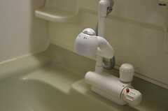 洗面台はシャワー水栓です。(2011-11-18,共用部,OTHER,2F)