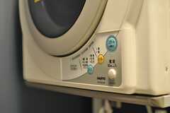 乾燥機も用意されています。(2013-09-09,共用部,LAUNDRY,1F)