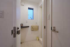 シャワールームの脱衣室。(2021-10-12,共用部,BATH,2F)