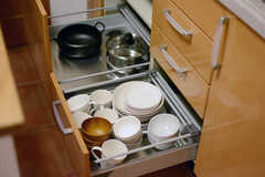 食器や鍋類は引き出しに収納されています。(2018-01-16,共用部,KITCHEN,2F)