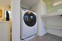 ドラム式の洗濯乾燥機です。(2011-09-08,共用部,LAUNDRY,1F)