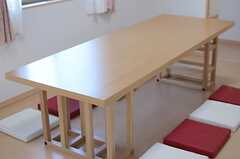 ローテーブルは、脚部を置き換えることで高めにして使えることができます。(2013-10-16,共用部,LIVINGROOM,2F)
