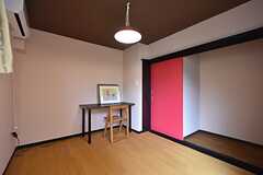 専有部の様子2。真っ赤なドアです。（102号室）(2016-05-25,専有部,ROOM,1F)