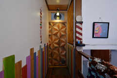 リビングのドアは、寄木細工のようなデザイン。(2021-06-08,共用部,OTHER,2F)