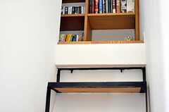 本棚へ繋がる階段の様子。(2011-04-12,共用部,LIVINGROOM,3F)