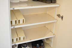 靴箱の様子。部屋ごとに1段使えます。(2023-02-27,周辺環境,ENTRANCE,1F)