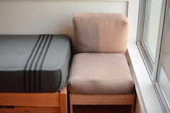 ピッタリサイズで作ったオリジナルのソファ。（201号室）(2021-06-18,専有部,ROOM,2F)