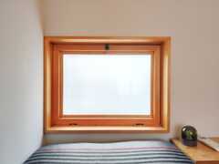 温もりのある木製サッシの窓とのこと。（ゲストルーム） ※事業者様提供素材(2022-02-14,専有部,ROOM,2F)