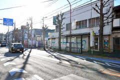 最寄りの「淡島」バス停までは徒歩3分ほど。渋谷まで直通です。(2021-02-09,共用部,ENVIRONMENT,1F)