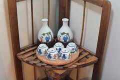 絵柄がかわいい茶器が飾られています。(2021-09-10,共用部,LIVINGROOM,1F)