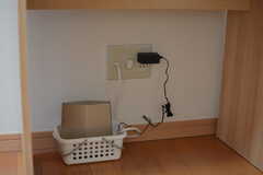 室内に共用のWi-Fi機器が設置されています。（207号室）(2022-06-06,専有部,ROOM,2F)