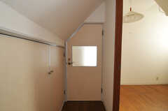 変わった形のドア。（305号室）(2010-12-28,専有部,ROOM,3F)