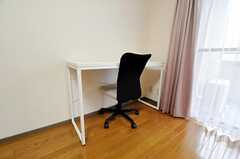 机と椅子の様子。（201号室）(2010-10-19,専有部,ROOM,2F)