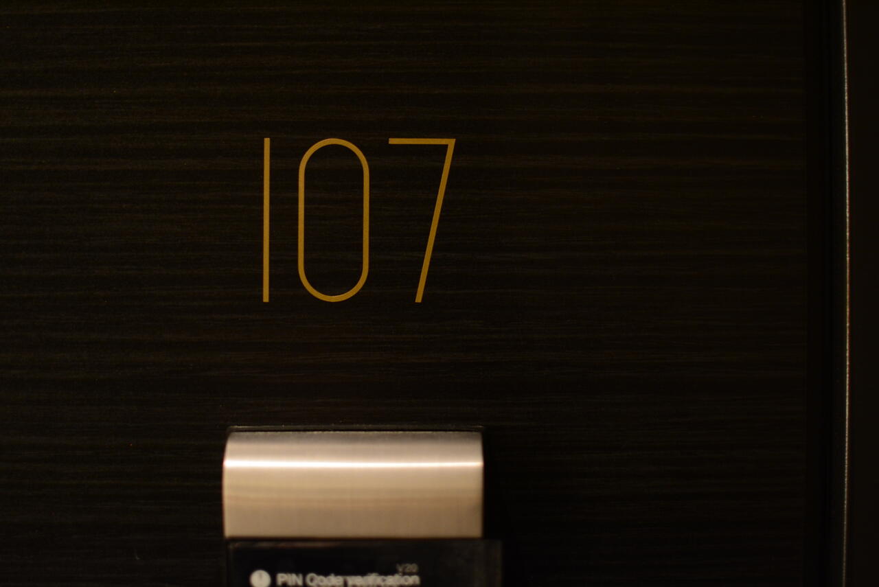 専有部のサイン。（107号室）|1F 部屋