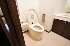 ウォシュレット付きトイレの様子。（301号室）(2011-01-14,共用部,TOILET,3F)