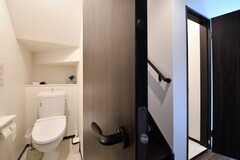 ウォシュレット付きトイレが2室用意されています。(2018-09-07,共用部,TOILET,1F)