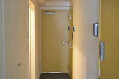ラウンジへと続くドア。3-4Fは女性専用フロアです。(2013-03-01,共用部,OTHER,3F)