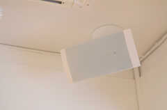BOSEのスピーカーがいくつか天井に設置されています。(2014-01-20,共用部,OTHER,1F)