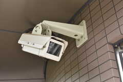 防犯カメラの様子。防犯カメラは2台設置されています。(2018-04-27,共用部,OTHER,1F)