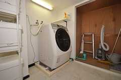 ドラム式の洗濯乾燥機の様子。(2009-11-10,共用部,LIVINGROOM,1F)